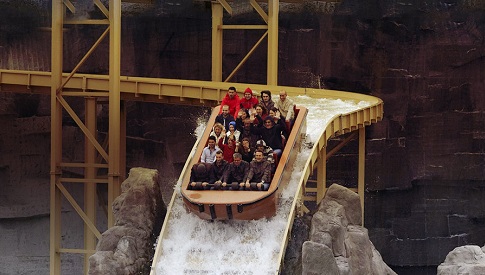 Eine der wenigen Fahrattraktionen, die schon in Betrieb sind: Wasserbahn Viking.