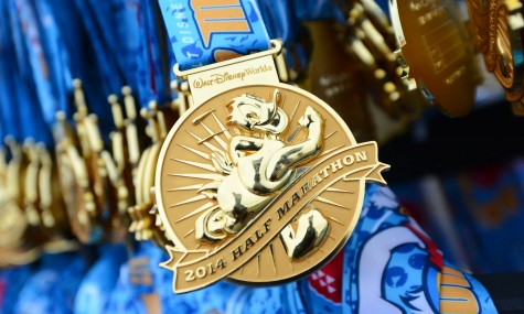 Auch Halb-Marathon-Läufer bekamen eine typische Disney-Medaille