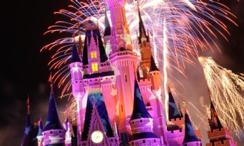 Im Magic Kingdom findet Wishes rund um das Schloss statt