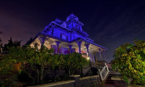 Phantom Manor im Disneyland Paris wirkt nicht nur nachts mysteriös... 