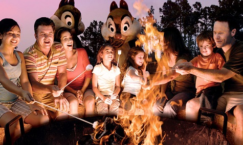 Nicht nur für Resort Gäste ein Highlight, das Lagerfeuer mit Chip'n'Dale