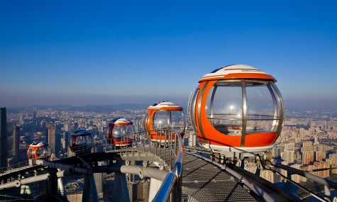 In den Glaskugeln hat man einen tollen Ausblick rund um den Turm