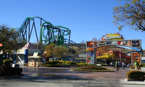 Six Flags Magic Mountain. Hier: Green Lantern First Flight